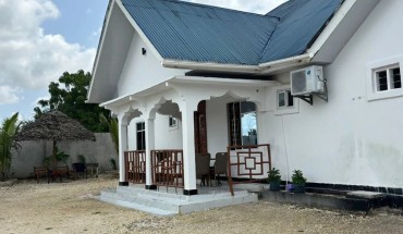 Malaika White House Apartment & Spa