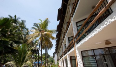 Travellers Beach Hotel & Club