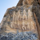 Gravurile rupestre antice din Gobustan ilustrează figuri umane și scene rituale. Mărturii preistorice unice, simbol al istoriei milenare a Azerbaidjanului.