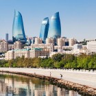Bulevardul din Baku se întinde de-a lungul spectaculoasei faleze a Mării Caspice, inima elegantă a capitalei. Baku este cel mai mare și dinamic oraș al Azerbaidjanului.