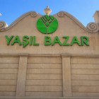 Yasil Bazar din Baku este piața verde a orașului, renumită pentru produse proaspete, condimente și arome tipice azere într-o atmosferă autentică și animată.
