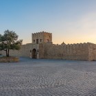 Templul Focului din peninsula Absheron, în Azerbaidjan, este un vechi complex din piatră, simbol al cultului focului, într-o atmosferă istorică și sugestivă.