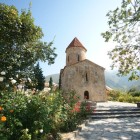 Legenda atribuie biserica Sfântului Eliseu, discipol al apostolului Tadeu, ajuns la Gis pentru a răspândi creștinismul și a construi aici lăcașul de cult.