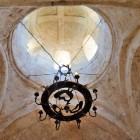 Biserica din Kish, posibil albaneză sau georgiană din secolul al XII-lea, impresionează prin originile sale incerte. Tradiția o leagă de Sfântul Eliseu și de un cult străvechi datând din 3000 î.Hr.