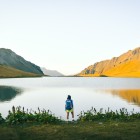 Traseul lacului Black Rocks din zona protejată Lagodekhi, Georgia, oferă natură nealterată și superbe culori de vară în regiunea Kakheti.