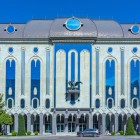 Muzeul Național din Tbilisi păstrează comori arheologice, aur antic și artefacte unice ce spun povestea mileniilor de istorie și cultură georgiană.