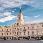 Aflată pe malul râului Kura, Catedrala Sioni, în inima Orașului Vechi din Tbilisi, este un simbol spiritual și arhitectural al Bisericii Ortodoxe Georgiene.