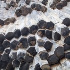 Detaliu al coloanelor de bazalt „Symphony of Stones” din defileul Garni, Armenia: formațiune naturală spectaculoasă, asemănătoare unui orgă, printre minunile geologice ale Caucazului.