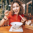 Bucătărie tradițională armeană în Erevan, cu preparate locale și arome autentice într-un restaurant primitor, între gastronomie și atmosferă locală.
