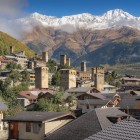 Mestia, în Samegrelo-Zemo Svaneti, este centrul administrativ la poalele muntelui Ushba. La 1.500 m și 128 km de Zugdidi, îmbină natura alpină cu tradițiile.