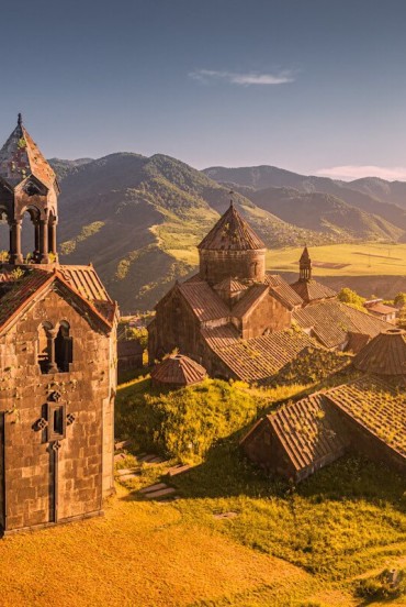Mănăstirea Haghpat, sit UNESCO, impresionează prin arhitectura din piatră, atmosfera sacră și istoria sa milenară, simbol al patrimoniului monastic medieval armean.
