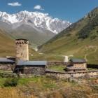 Biserica Lamara, situată în curtea mănăstirii, este izolată și nu este lipită de ziduri. Datând din secolele IX–X, seamănă cu o casă simplă, ușor înclinată, cu acoperiș în două ape.