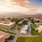 Echmiadzin (Vagharshapat), oraș sacru al Armeniei din provincia Armavir, găzduiește Catolicosul și este centrul Bisericii Apostolice Armene, la 20 km de Yerevan