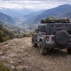 Transfer cu 4x4 către Muntele Zekari, la 2.182 metri în lanțul Meskheti, între regiunile Imereti și Samtskhe-Javakheti.