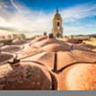 De pe acoperișurile Catedralei din Malaga se deschide o panoramă spectaculoasă asupra orașului. Turnul impunător și priveliștea spre Mediterană dezvăluie farmecul Andaluziei.