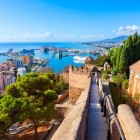 De la Alcazaba din Malaga se deschid priveliști spectaculoase asupra portului, Mării Mediterane și orașului. O fortăreață maură plină de istorie în inima Andaluziei.