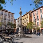 Plaza del Carmen, în inima Granadei, este o piață animată unde se află Primăria orașului. Un loc de întâlnire ce îmbină istoria, cultura și farmecul autentic al Andaluziei.