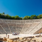 În sanctuarul lui Asclepios, Teatrul din Epidaur este considerat capodopera teatrului grec antic. Acustica sa perfectă impresionează și astăzi după peste două milenii.