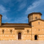 Biserica San Martín de Tours domină Frómista prin remarcabila sa arhitectură romanică, o bijuterie din secolul al XI-lea și simbol al Camino de Santiago.