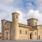 Biserica San Martín de Tours din Frómista este una dintre cele mai valoroase capodopere ale stilului romanic spaniol, reper emblematic pe Camino de Santiago.
