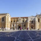 Bazilica Regală San Isidoro din León este unul dintre cele mai importante monumente romanice din Spania. Adăpostește celebrul Panteon Regal și se află pe Camino de Santiago.