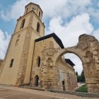 Ruinele Mănăstirii San Benito se află alături de eleganta biserică San Tirso din Sahagún, mărturie a secolelor de istorie de pe Camino de Santiago.