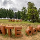 Monte do Gozo este ultimul deal pe care îl urcă pelerinii înainte de a ajunge la Santiago de Compostela. De aici zăresc pentru prima dată turnurile catedralei, aflate la aproximativ o oră de mers pe jos.