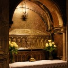 În cripta Catedralei din Santiago de Compostela se află mormântul atribuit Sfântului Iacob Apostolul. De peste o mie de ani este inima spirituală a Camino și destinația pelerinilor din întreaga lume.