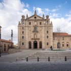 Biserica Sfânta Tereza a lui Isus se ridică pe locul unde s-a născut marea mistică spaniolă. Fațada sa barocă o omagiază pe Sfânta Tereza de Ávila, în orașul inclus în patrimoniul UNESCO.