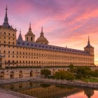 În inima Sierrei de Guadarrama, la doar 50 km de Madrid, Mănăstirea San Lorenzo de El Escorial este unul dintre cele mai importante monumente istorice, culturale și arhitecturale ale Spaniei.