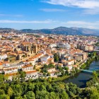 Înconjurată de impunătoare ziduri medievale și străbătută de râul Jerte, Plasencia păstrează unul dintre cele mai autentice centre istorice din Extremadura. Catedrala gotică domină un peisaj încărcat de istorie.