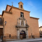 Fațada din cărămidă a Schitului Stelei păstrează portalul din secolul al XVII-lea; la apus, o rază pătrunde în camerino și luminează simbolic imaginea Fecioarei.