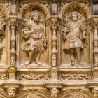 În corul Catedralei din Toledo, stranele superioare realizate de Bigarny și Berruguete însuflețesc nișe renascentiste în formă de scoică, populate cu profeți, martiri și personaje biblice sculptate.