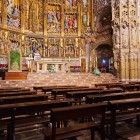 Retablul Capelei Majore domină Catedrala din Toledo: lemnul aurit și policrom, pinaclurile și scenele sacre alcătuiesc o capodoperă impunătoare a goticului hispano-flamand.