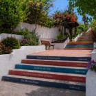 Pe Paseo de San Amaro din Puerto de la Cruz, treptele dedicate romanelor scrise de Agatha Christie conduc spre Mirador de La Paz, printre grădini subtropicale.