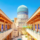 Vizita permite admirarea de aproape a faianței, mozaicurilor și motivelor geometrice, o bogăție decorativă ce exprima prestigiul arhitecturii timuride.