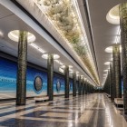 Stația Alisher Navoi oferă un nou decor subteran: coloanele ornamentate și perspectivele simetrice transformă metroul într-un autentic muzeu urban.