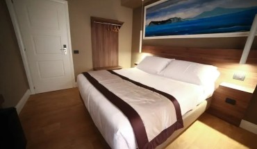 7th Floor Suite