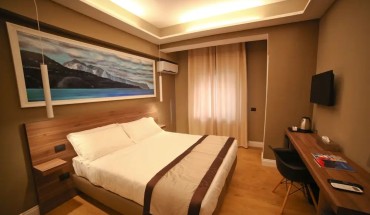 7th Floor Suite